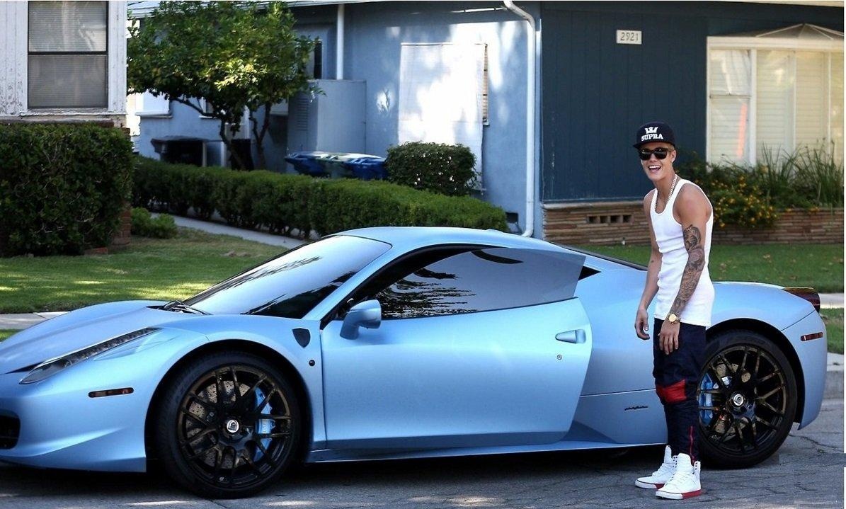 frzaencv_628e133c0f884_1485350682_justin-bieber-ferrari-458-italia.jpg