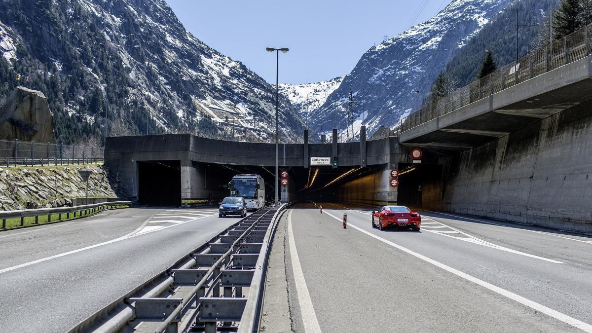 xozstyqp_5de625f4366fd_3-the-st-gotthard-tunnel.jpg