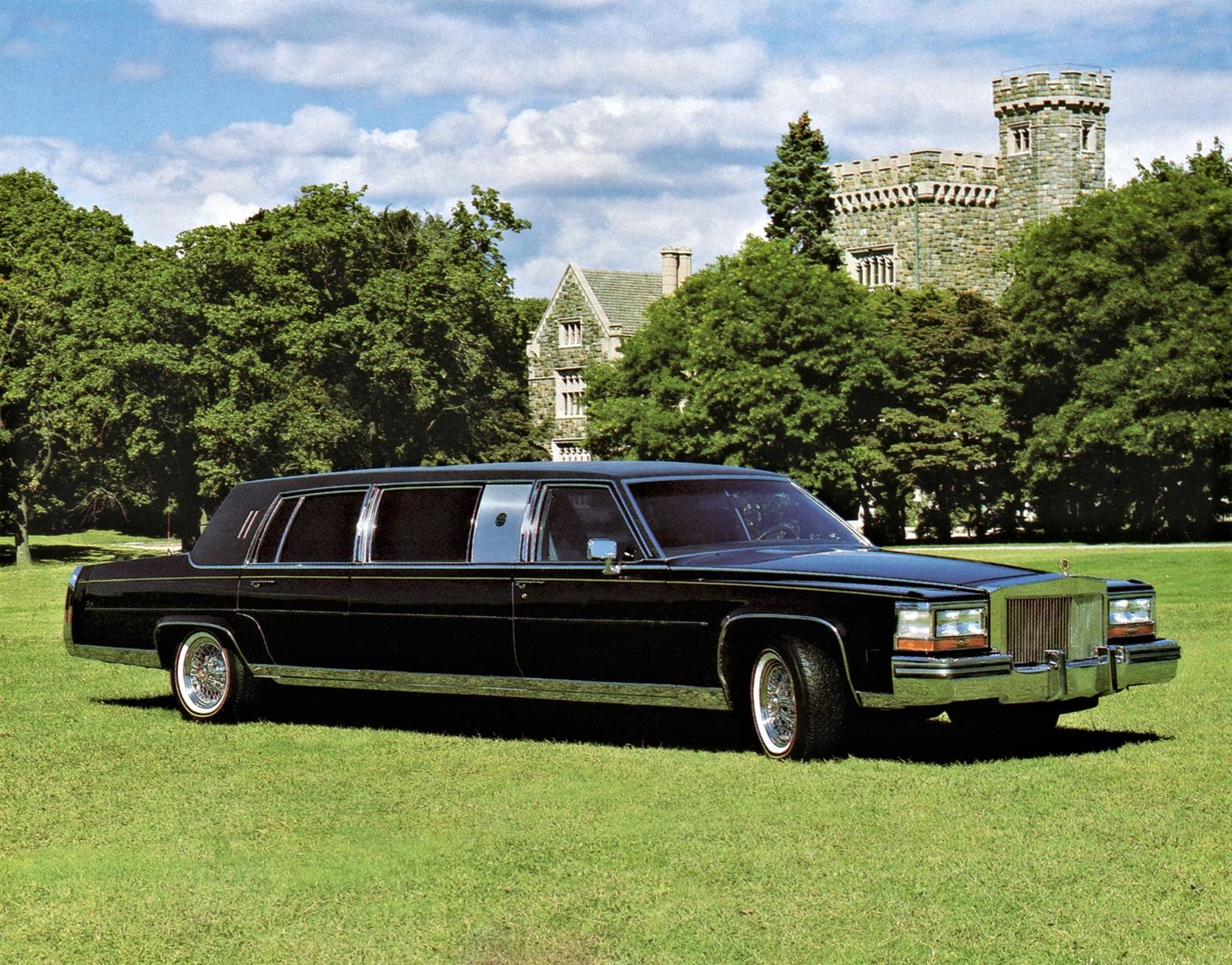 ecflodyj_5c3c4c6ea6034_cadillac_trump_golden_series_limousine_by_dillinger_coach_works.jpeg