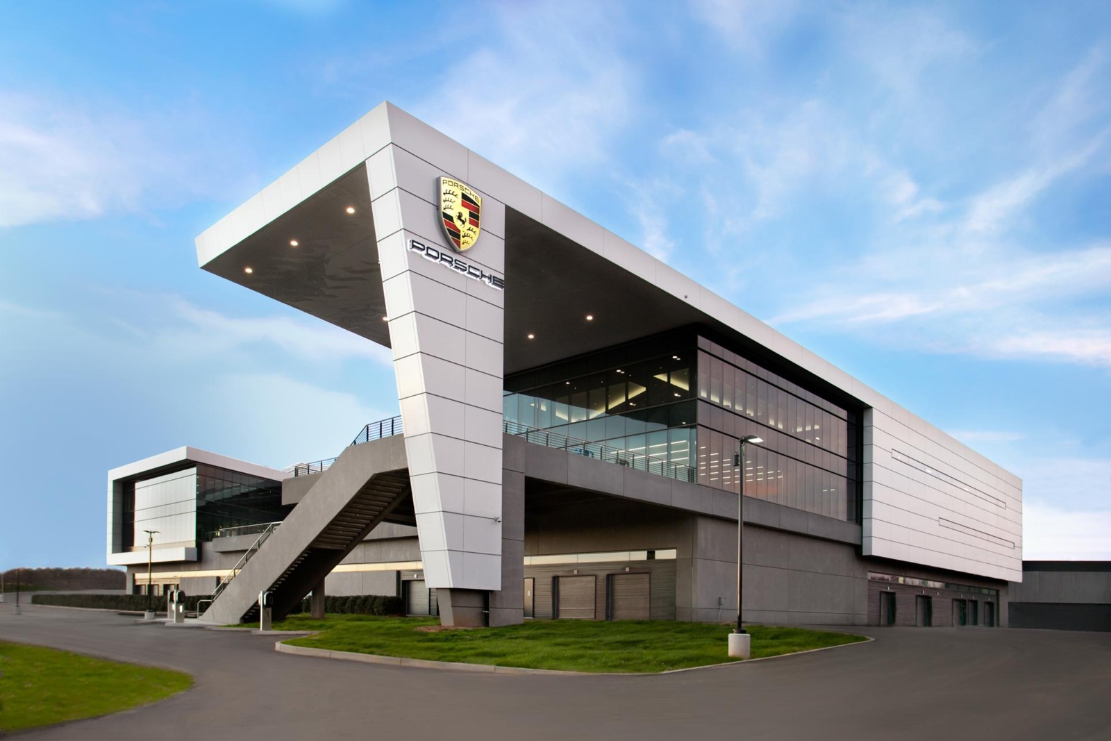 hjlyafsn_62e23fc88e283_porsche-headquarters-in-atlanta_-georgia_5.jpg