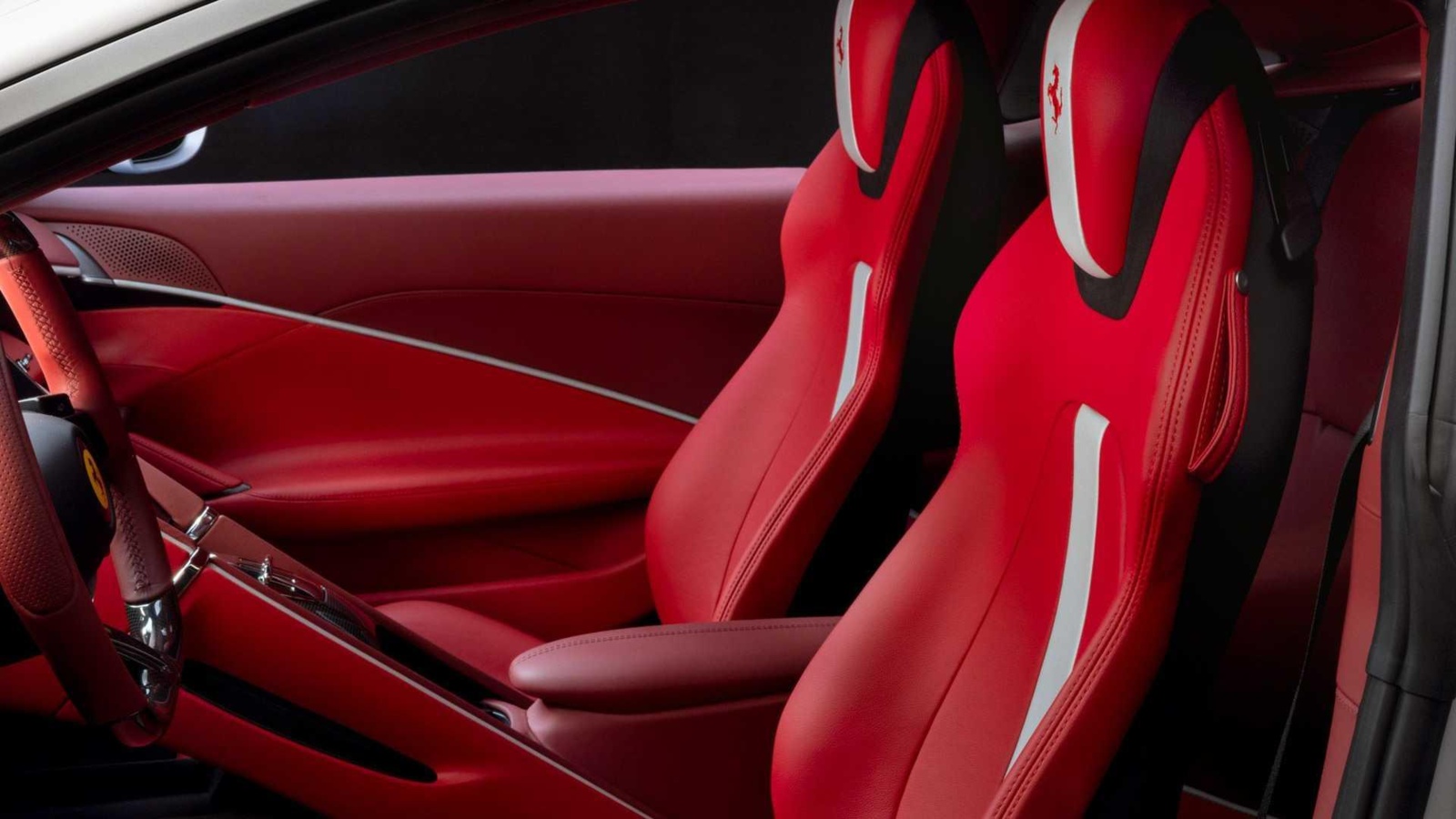xknywzgb_63c6825123b08_ferrari-roma-un-esemplare-speciale-per-i-30-anni-in-cina-7.jpg