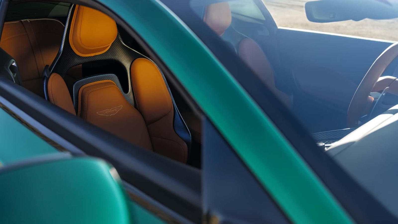 twlzfxpv_646f90c131bcc_aston-martin-db12-7.jpg