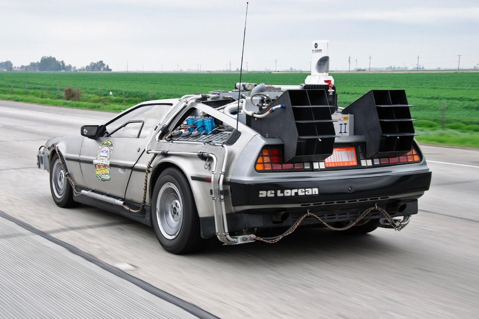 amwisyxh_5cf7a9c0953c3_000000delorean-10.jpg
