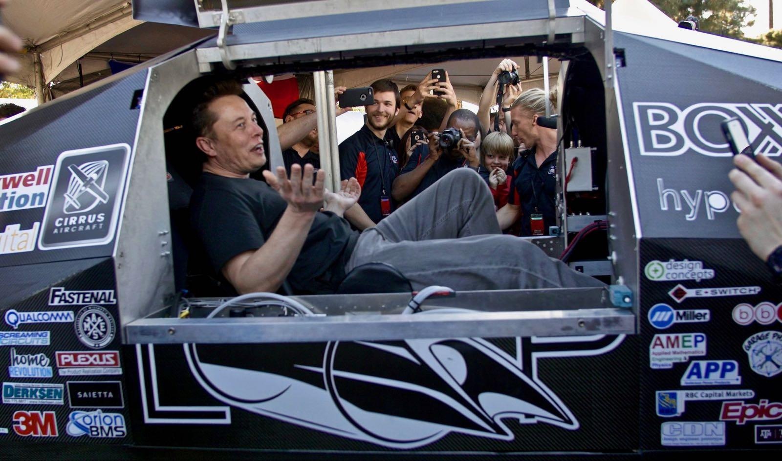ohbdgwiv_6266f6133f20f_hyperloop-pod-competition-badgerloop-seat-elon-musk-2.jpg
