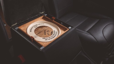 otmyvlke_645416a94a90b_land-rover-classic-defender-works-v8-islay-edition-12_0-krupnyy-razmer.jpeg