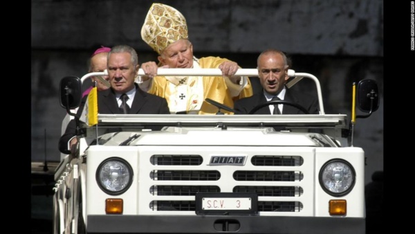 wmipnvco_5cbd7a959ba43_130304124053-popemobiles-2003-fiat-horizontal-large-gallery.jpg