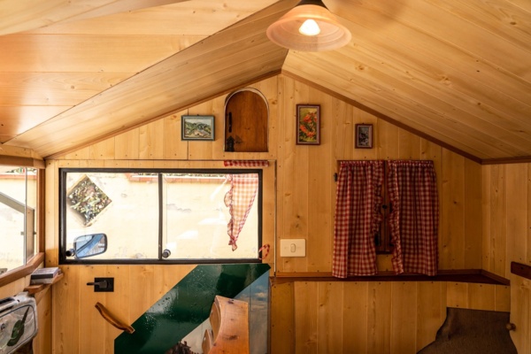 ea97243e-50ca-4c8a-8682-2e6607bcbf9c