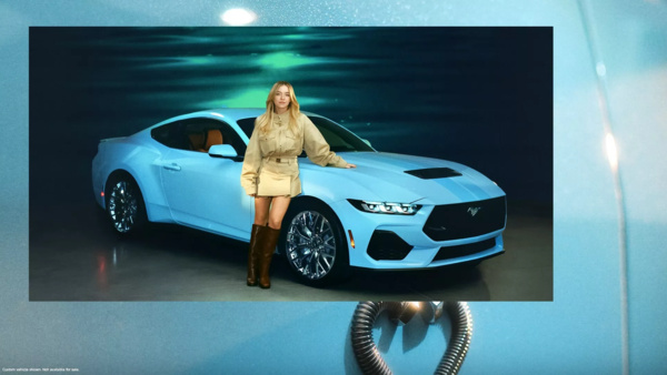 Sydney-Sweeney-Ford-Mustang-11