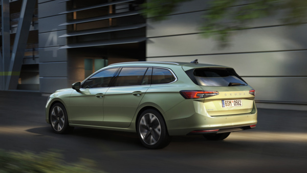 59_skoda_superb_combi_537e2c7b-1920x1080