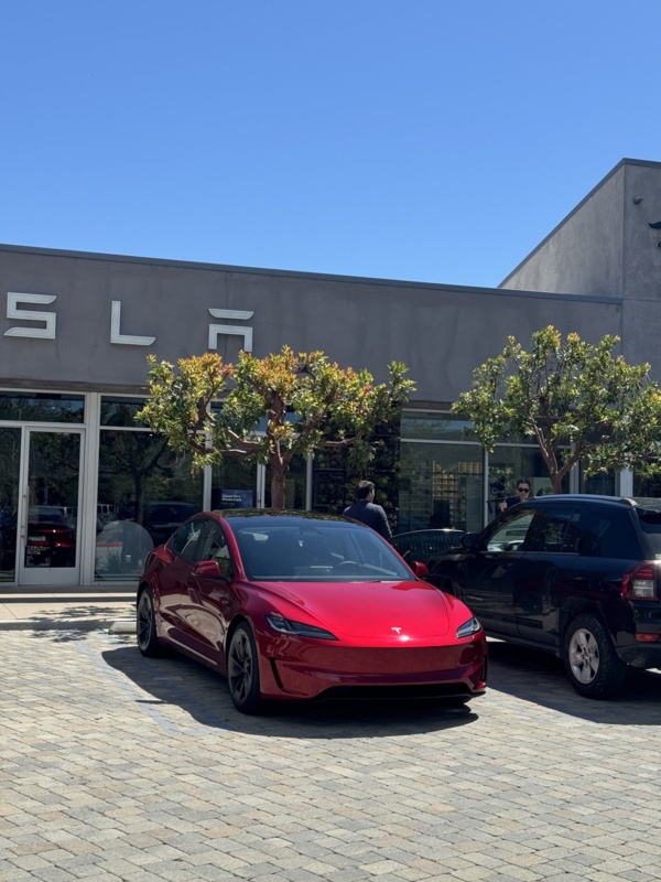 tesla-model-3-performance-ludicrous-malibu-showroom-front-bumper-scaled