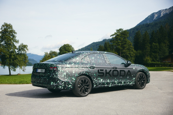 Highlight_Skoda_Superb_Covered_MB_8af7d473-1920x1281