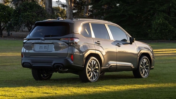 2025-subaru-forester-touring-exterior-4