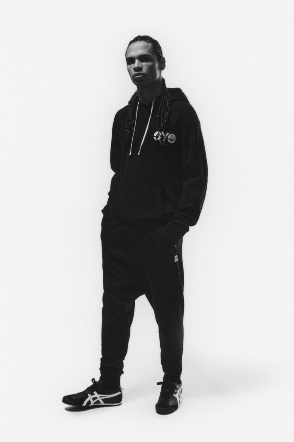 https---hypebeast.com-image-2023-09-Reigning-Champ-x-Junya-Watanabe-MAN-Moto-Inspired-Collection-6