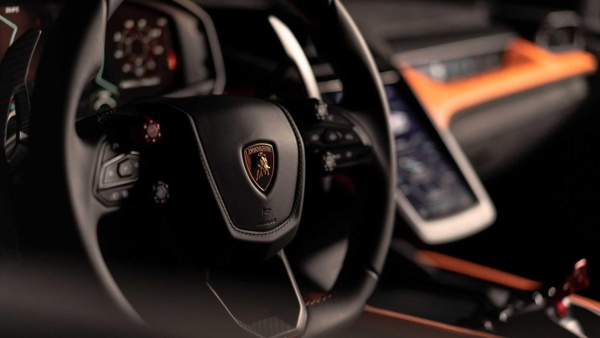 smzugyhb_64253c09a0d57_lamborghini-revuelto-foto-2023-9.jpg