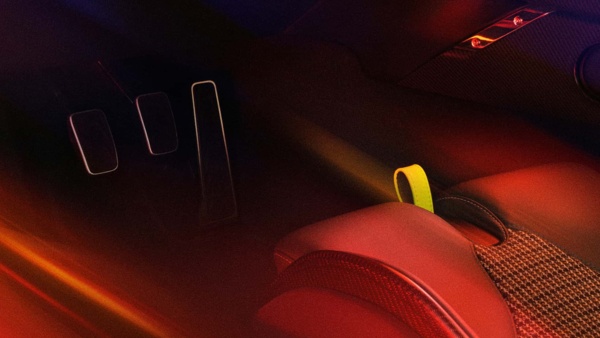 aston-martin-valour-11