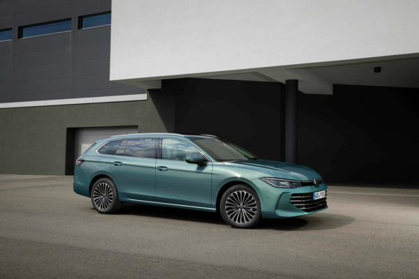 DB2023AU00881_retina_2000