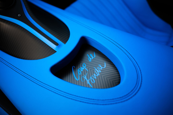 13 BUGATTI_vagues de lumière duo