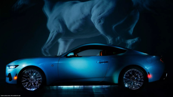 Sydney-Sweeney-Ford-Mustang-1