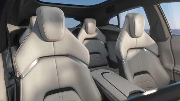 wfsjtmxz_6321a5156d592_2024-ferrari-purosangue-interior-front-seats.jpg