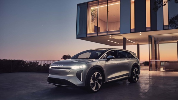 lm23_01c_gravity_8r0a8968_3qtr_front_srgb