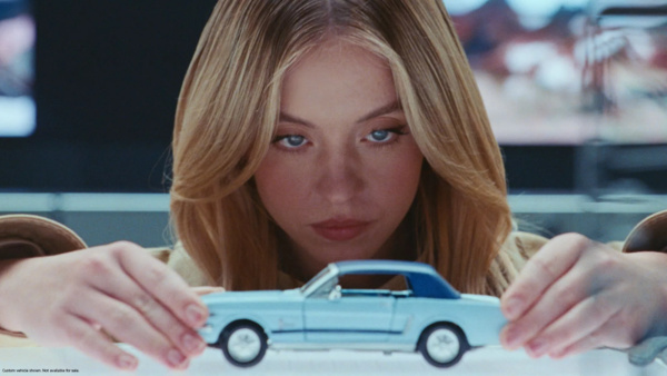 Sydney-Sweeney-Ford-Mustang-13