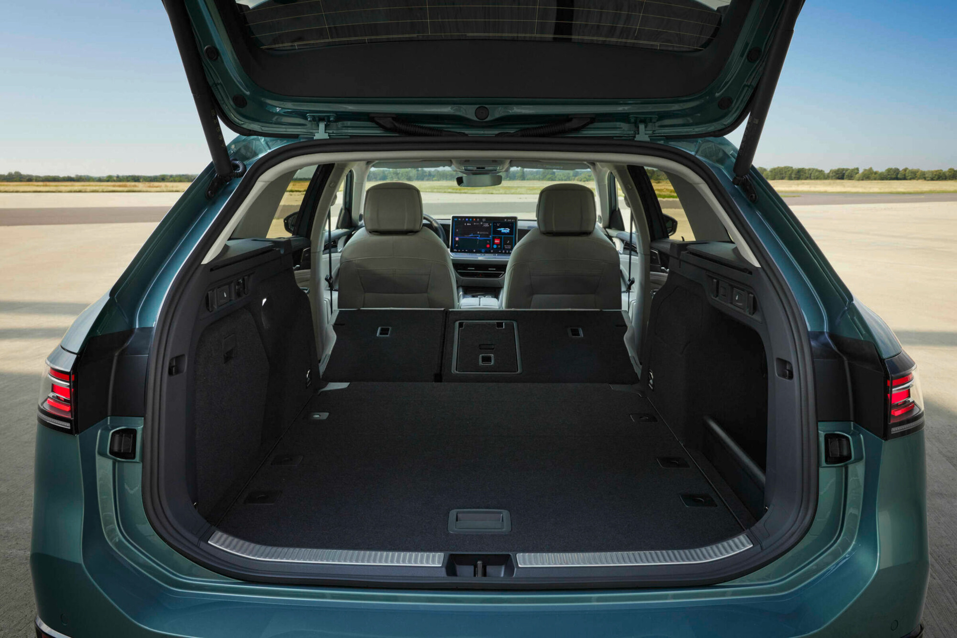 DB2023AU00898_retina_2000